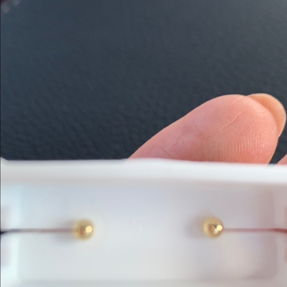 10K Yellow Gold Push Back Round cut Earrings - Picture 4 of 8